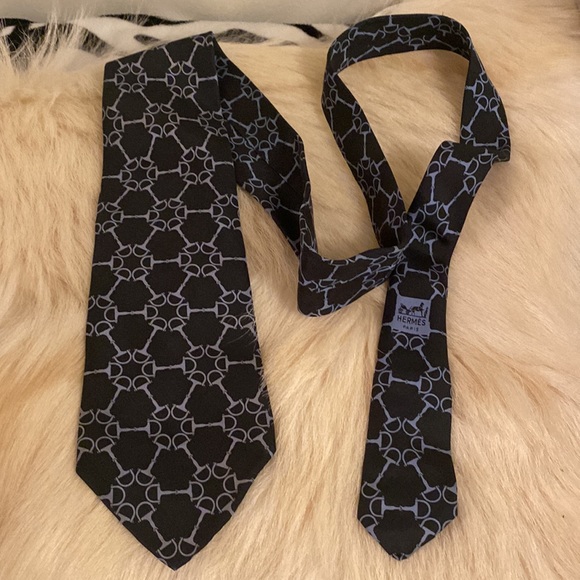 Iconic equestrian themed Hermès slim silk tie - Picture 13 of 14